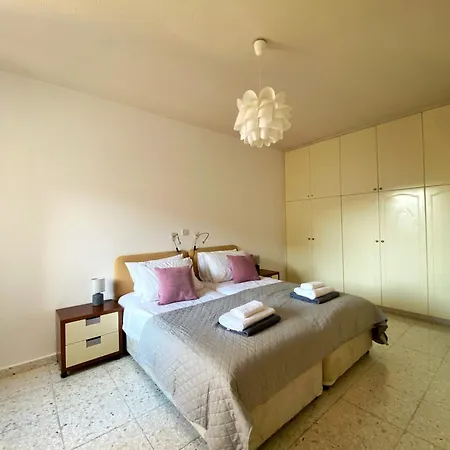 King's Palace Apartment *